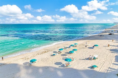 Купить кондоминиум в Санни-Айлс-Бич, Флорида 3 спальни, 163.51м2, № 2043534 - фото 4