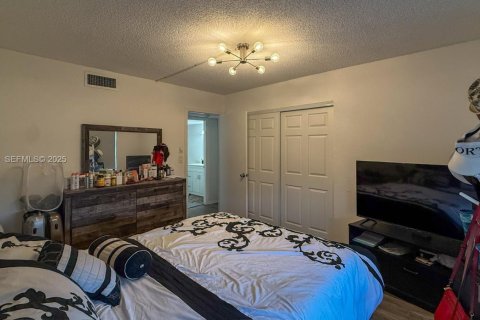 Condo in Lauderhill, Florida, 2 bedrooms  № 2039182 - photo 22