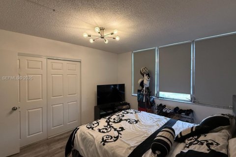 Condo in Lauderhill, Florida, 2 bedrooms  № 2039182 - photo 19