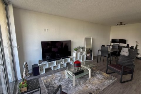 Condo in Lauderhill, Florida, 2 bedrooms  № 2039182 - photo 7