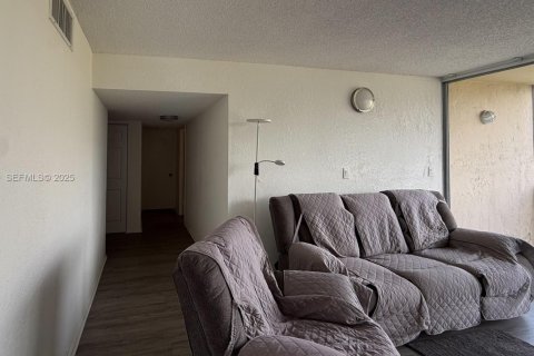 Condo in Lauderhill, Florida, 2 bedrooms  № 2039182 - photo 3