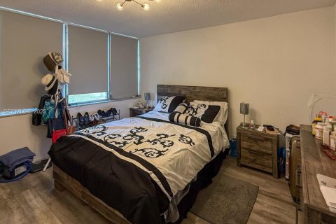 Condo in Lauderhill, Florida, 2 bedrooms  № 2039182 - photo 18
