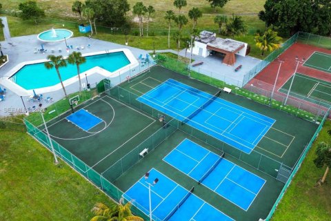 Condo in Lauderhill, Florida, 2 bedrooms  № 2039182 - photo 27