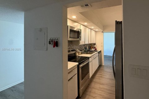Condo in Lauderhill, Florida, 2 bedrooms  № 2039182 - photo 12