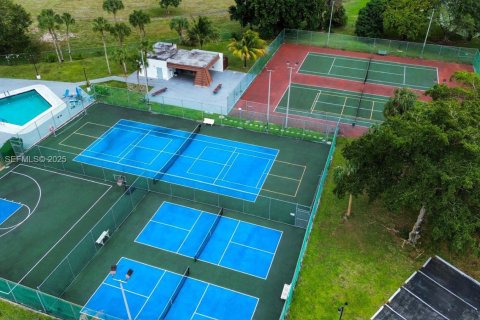 Condo in Lauderhill, Florida, 2 bedrooms  № 2039182 - photo 28