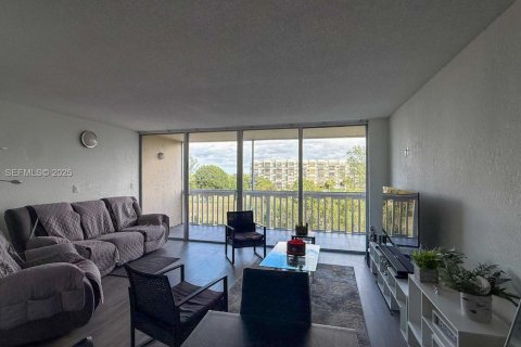 Condo in Lauderhill, Florida, 2 bedrooms  № 2039182 - photo 6
