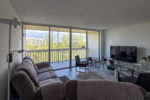 Condo in Lauderhill, Florida, 2 bedrooms  № 2039182 - photo 5