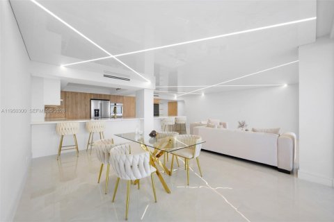 Copropriété à vendre à Fort Lauderdale, Floride: 2 chambres, 186.83 m2 № 2005949 - photo 9
