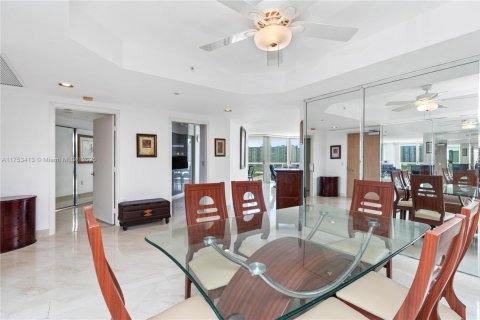 Condo in Sunny Isles Beach, Florida, 2 bedrooms  № 1980267 - photo 23