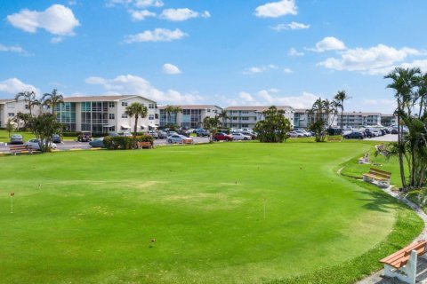 Condo in Boynton Beach, Florida, 1 bedroom  № 1065446 - photo 1