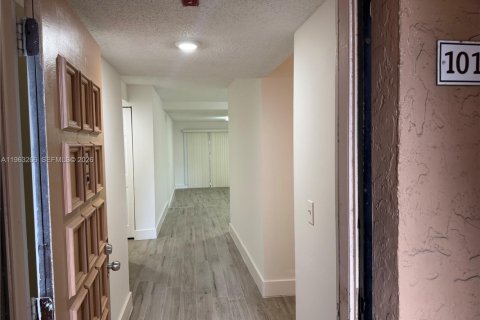 Condominio en alquiler en Coral Springs, Florida, 2 dormitorios, 96.62 m2 № 2031826 - foto 2