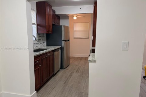 Condominio en alquiler en Coral Springs, Florida, 2 dormitorios, 96.62 m2 № 2031826 - foto 6