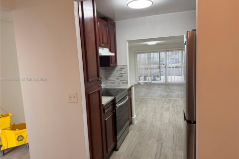 Condominio en alquiler en Coral Springs, Florida, 2 dormitorios, 96.62 m2 № 2031826 - foto 12