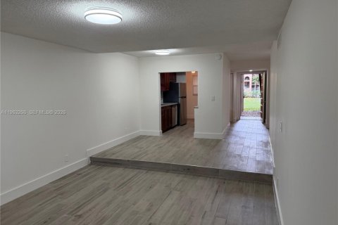 Condominio en alquiler en Coral Springs, Florida, 2 dormitorios, 96.62 m2 № 2031826 - foto 5