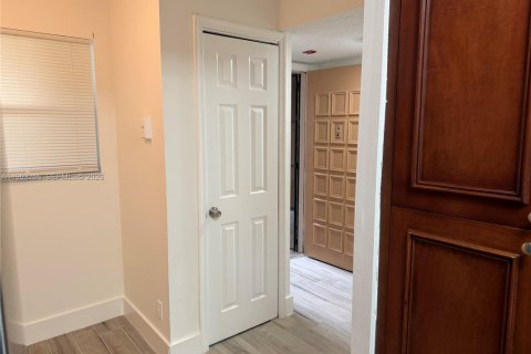 Condominio en alquiler en Coral Springs, Florida, 2 dormitorios, 96.62 m2 № 2031826 - foto 11