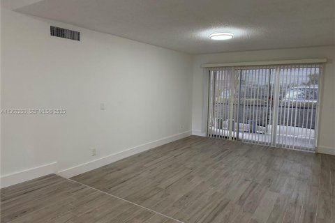 Condominio en alquiler en Coral Springs, Florida, 2 dormitorios, 96.62 m2 № 2031826 - foto 4