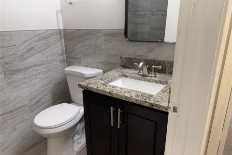 Condominio en alquiler en Coral Springs, Florida, 2 dormitorios, 96.62 m2 № 2031826 - foto 19