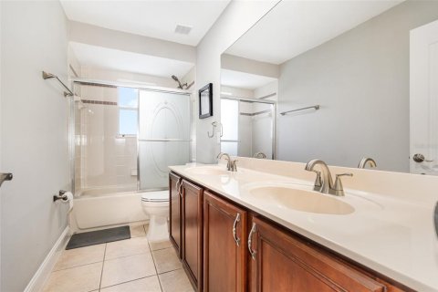 Casa en venta en Orlando, Florida, 5 dormitorios, 279.82 m2 № 1883580 - foto 19