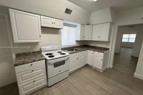 Villa ou maison à louer à Hialeah, Floride: 3 chambres № 1728447 - photo 6