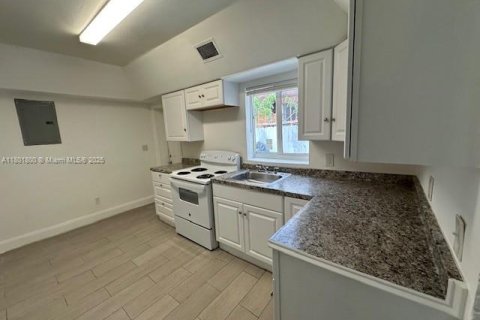 Villa ou maison à louer à Hialeah, Floride: 3 chambres № 1728447 - photo 8