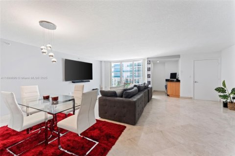 Condo in Miami Beach, Florida, 1 bedroom  № 1952503 - photo 8