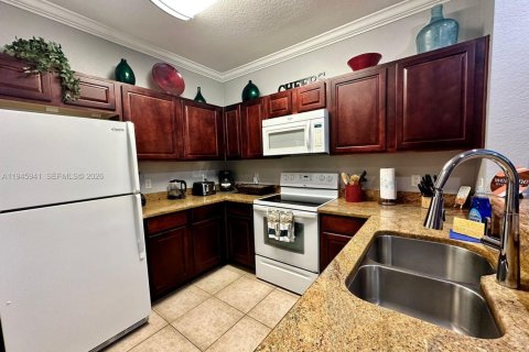 Купить кондоминиум в Киссимми, Флорида 6 комнат, 115.57м2, № 2089060 - фото 12