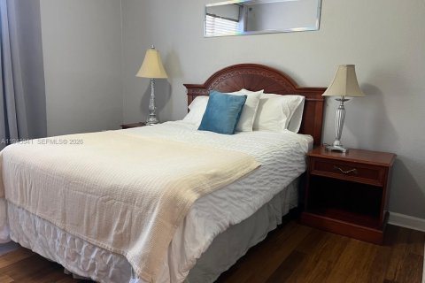 Купить кондоминиум в Киссимми, Флорида 6 комнат, 115.57м2, № 2089060 - фото 26
