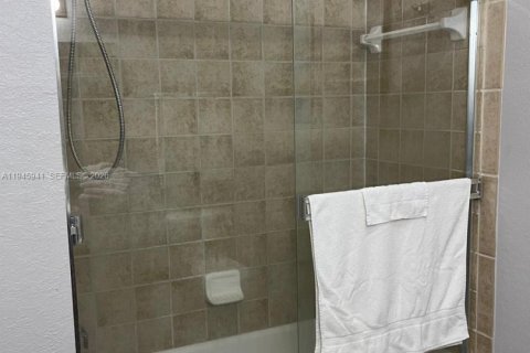 Купить кондоминиум в Киссимми, Флорида 6 комнат, 115.57м2, № 2089060 - фото 24
