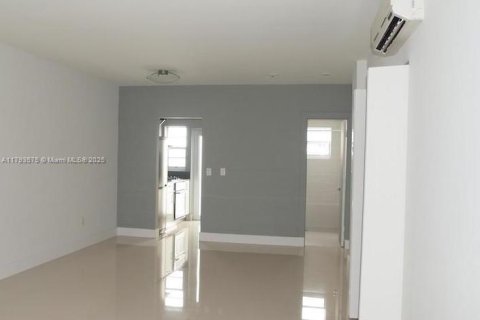 Купить кондоминиум в Майами-Бич, Флорида 45.99м2, № 1958723 - фото 4