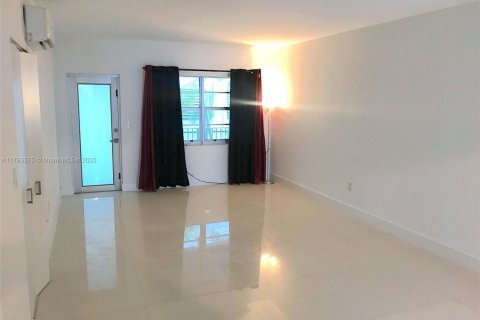 Купить кондоминиум в Майами-Бич, Флорида 45.99м2, № 1958723 - фото 5