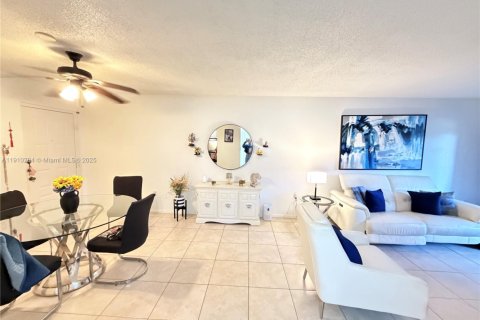 Copropriété à vendre à Plantation, Floride: 2 chambres, 98.48 m2 № 1966425 - photo 3