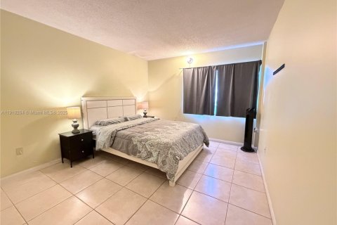 Copropriété à vendre à Plantation, Floride: 2 chambres, 98.48 m2 № 1966425 - photo 10