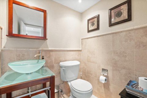 Condo in Miami Beach, Florida, 1 bedroom  № 1787109 - photo 15