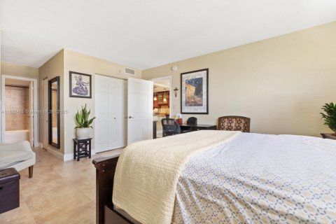 Condo in Miami Beach, Florida, 1 bedroom  № 1787109 - photo 21