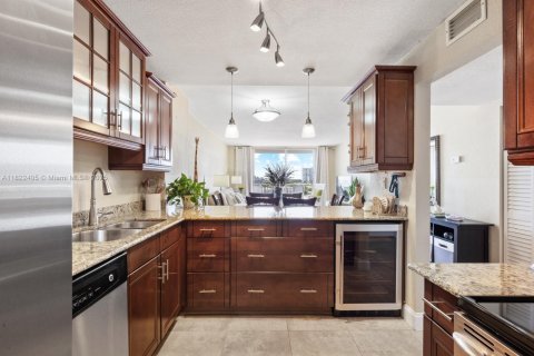 Condo in Miami Beach, Florida, 1 bedroom  № 1787109 - photo 14