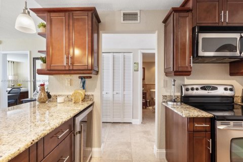 Condo in Miami Beach, Florida, 1 bedroom  № 1787109 - photo 12