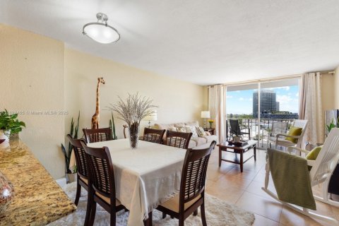 Condo in Miami Beach, Florida, 1 bedroom  № 1787109 - photo 19