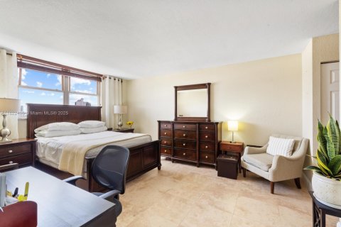 Condo in Miami Beach, Florida, 1 bedroom  № 1787109 - photo 22