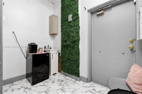 Commercial property in Miami, Florida № 1737726 - photo 10