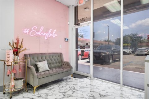 Commercial property in Miami, Florida № 1737726 - photo 13