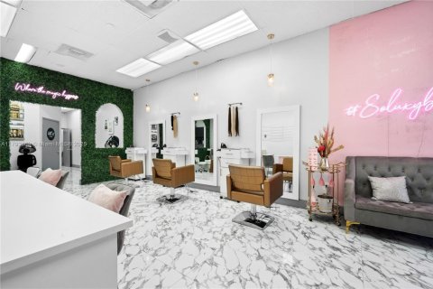 Commercial property in Miami, Florida № 1737726 - photo 16