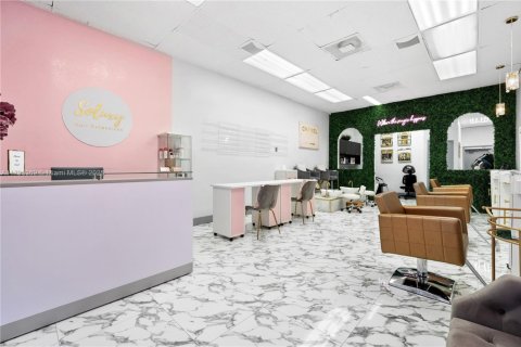 Commercial property in Miami, Florida № 1737726 - photo 15