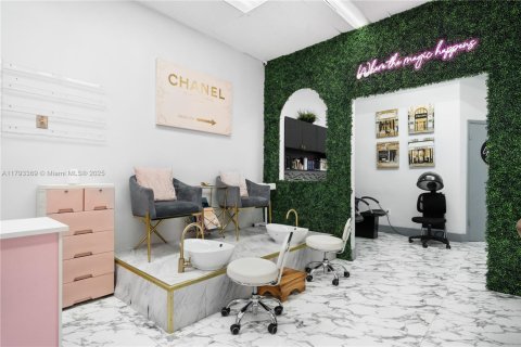 Commercial property in Miami, Florida № 1737726 - photo 1