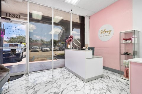Commercial property in Miami, Florida № 1737726 - photo 14