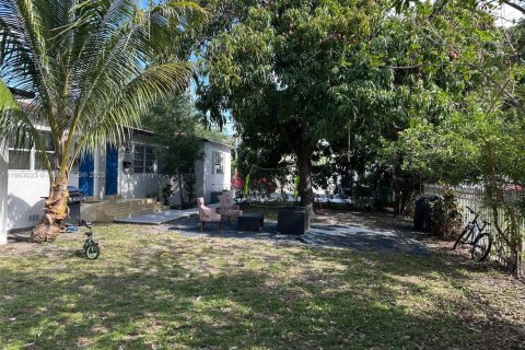 House in Miami, Florida 2 bedrooms, 81.29 sq.m. № 1955511 - photo 3