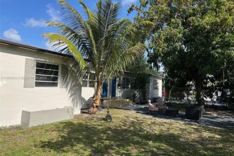 House in Miami, Florida 2 bedrooms, 81.29 sq.m. № 1955511 - photo 2