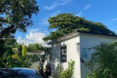 House in Miami, Florida 2 bedrooms, 81.29 sq.m. № 1955511 - photo 5