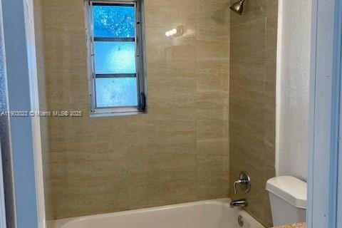 House in Miami, Florida 2 bedrooms, 81.29 sq.m. № 1955511 - photo 9