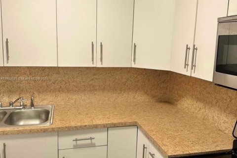 House in Miami, Florida 2 bedrooms, 81.29 sq.m. № 1955511 - photo 8