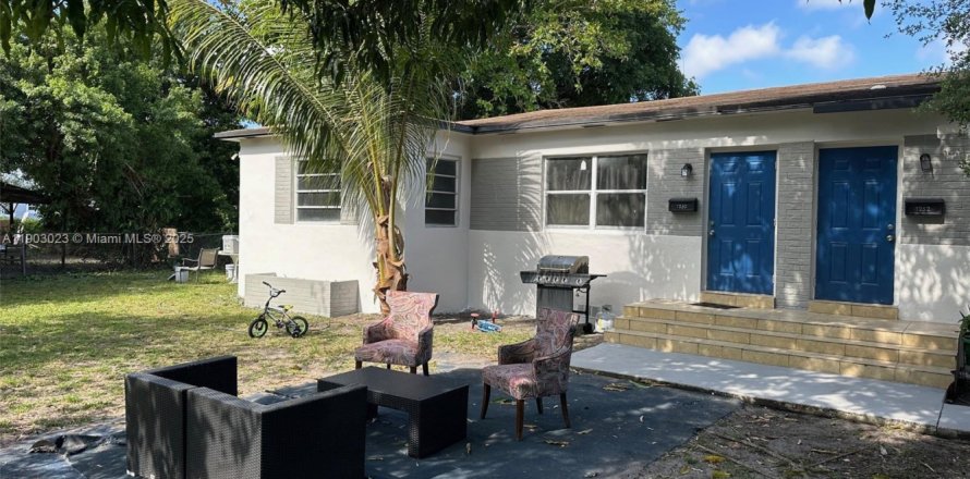 House in Miami, Florida 2 bedrooms, 81.29 sq.m. № 1955511